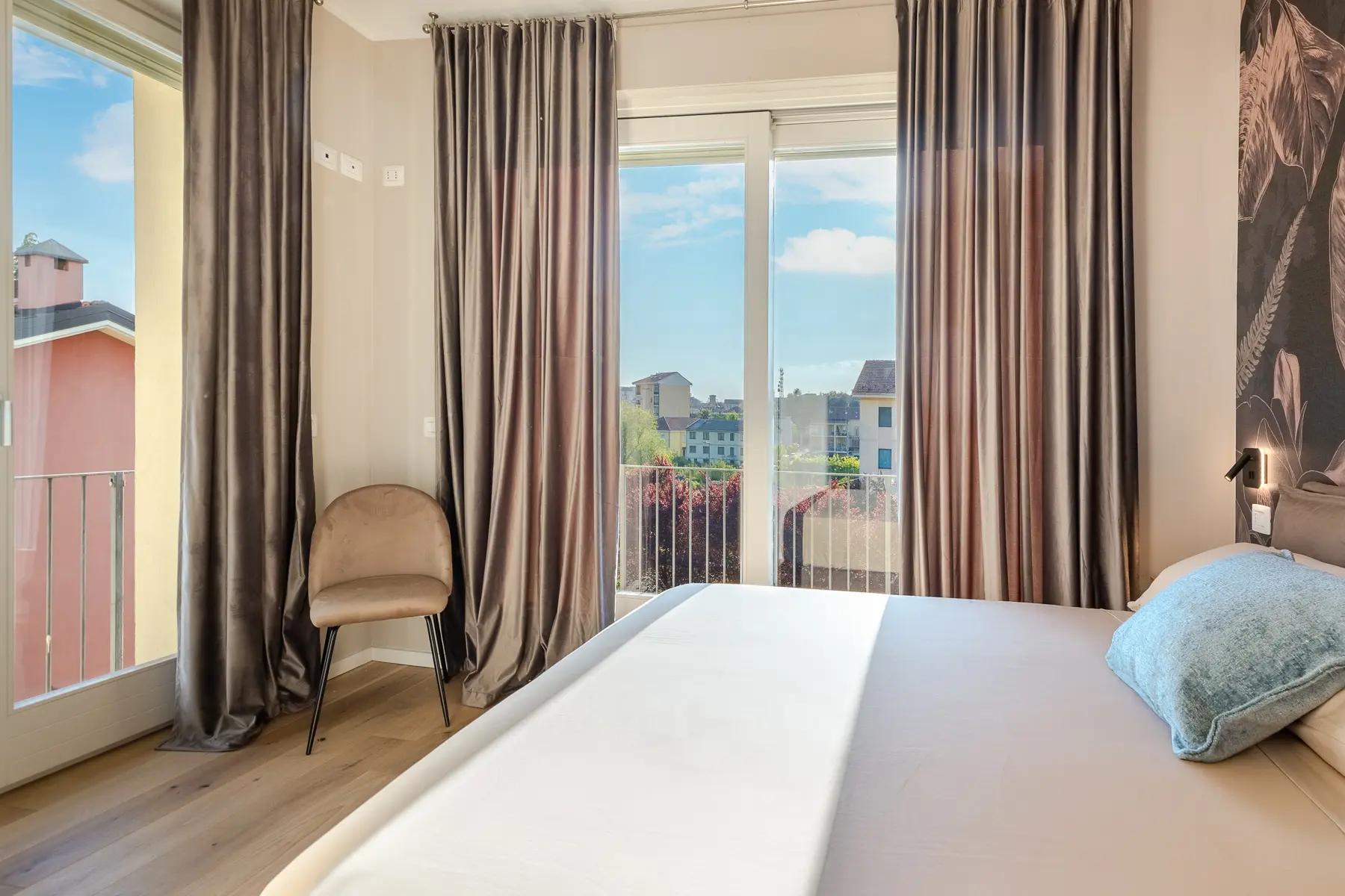 Alba Palace Luxury Apartments - Blue