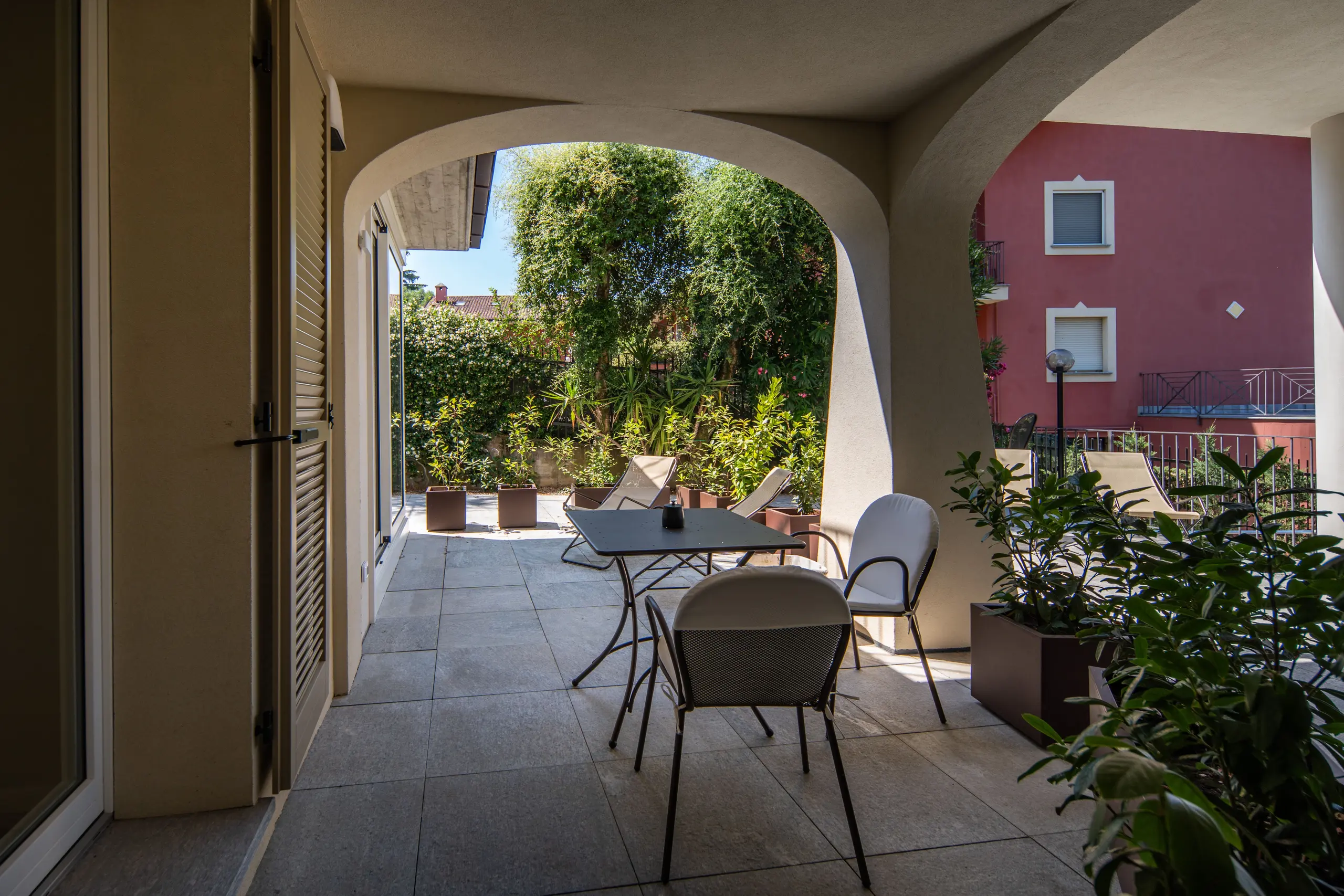 Alba Palace Luxury Apartments - White