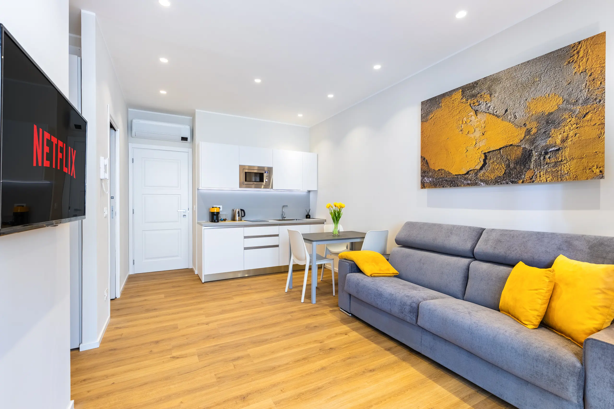 C8 Apartments: Giallo Senape 02 – Asti
