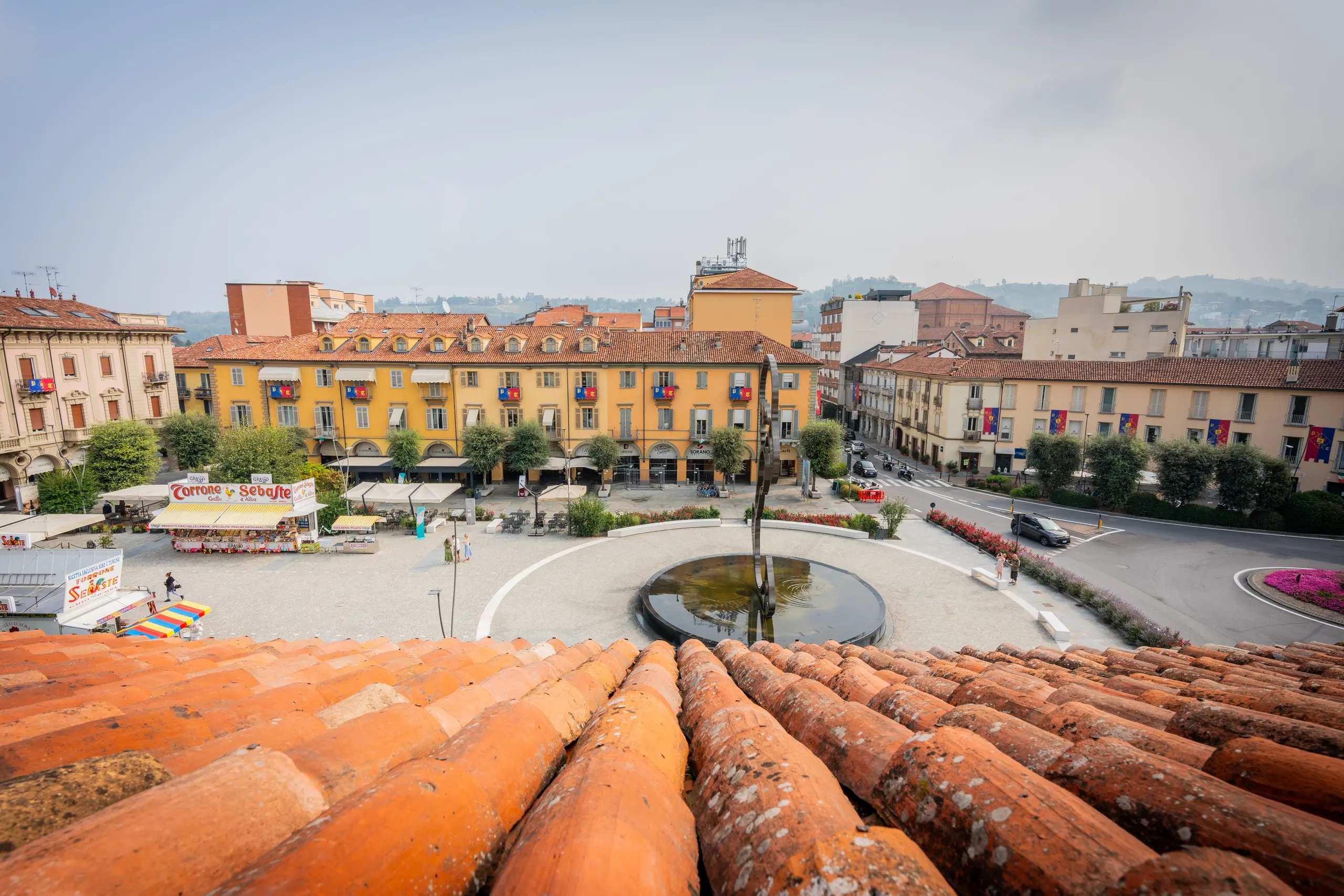 Piazza Michele Ferrero - sulla piazza centrale
